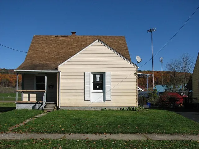 558 Gaines St photo 1