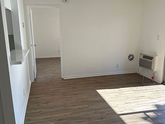 5th image of 400 S Kingsley Dr APT 104