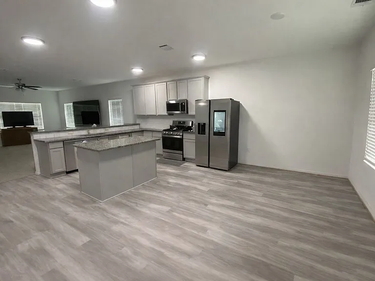 208 Eagle Lake Dr — Photo 3