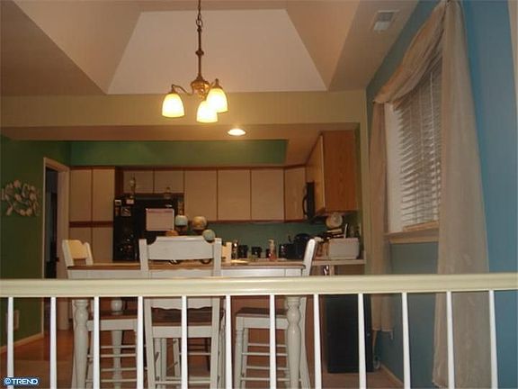5th image of 4801 Diana Dr #211