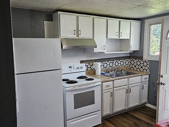 2nd image of 29 E Kerr St #B