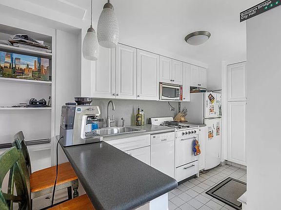 4th image of 1156 3rd Ave #17G
