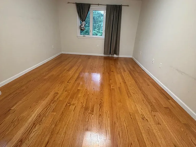 16431 Underhill Ave — Photo 9