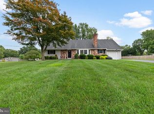 17 Winterset Dr, Trenton, NJ 08690