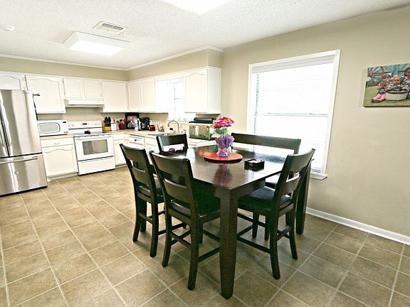 3rd image of 169 Leisure Dr