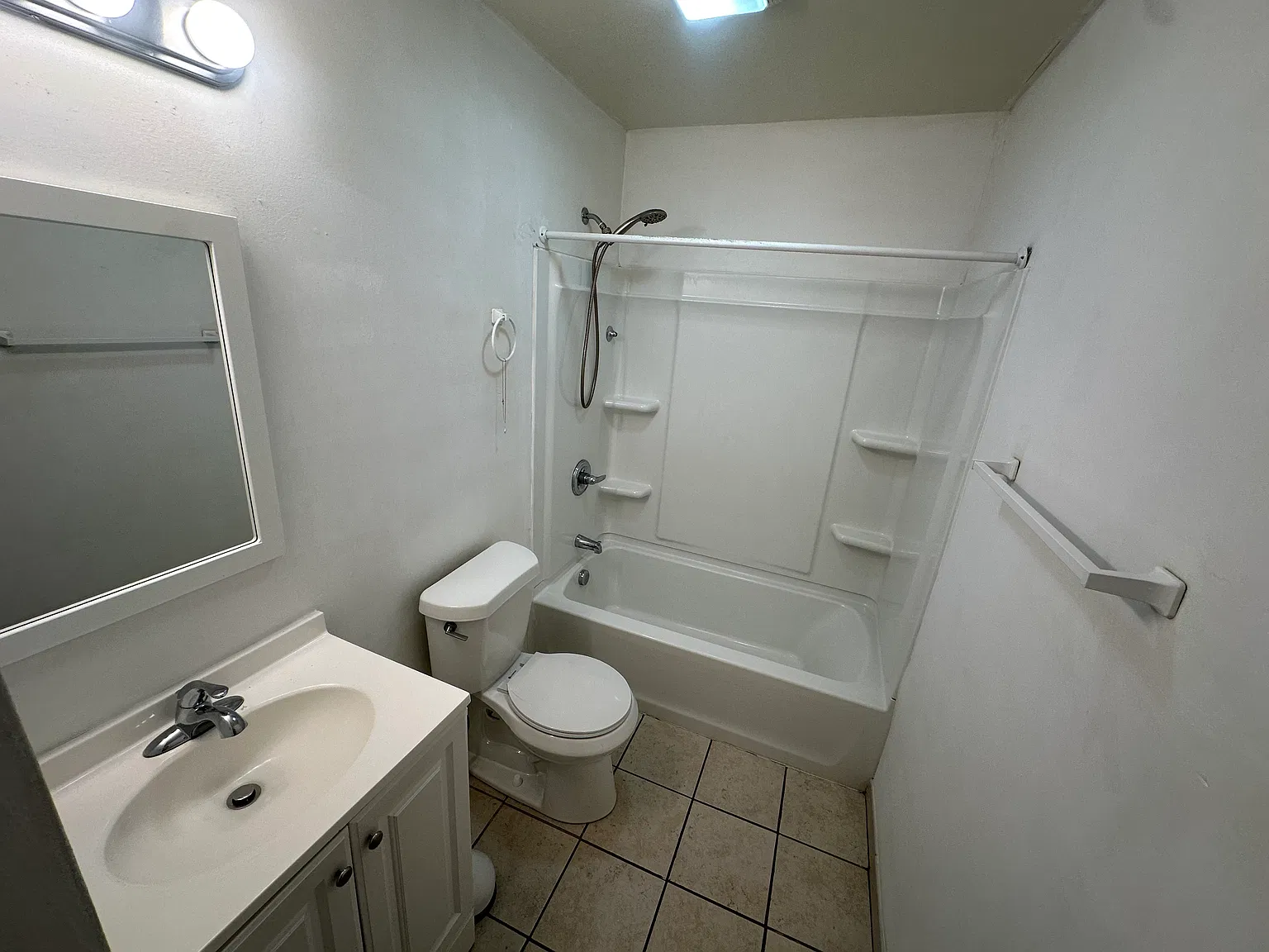 3 bed, 1289 sqft, $1,785 — Photo 3