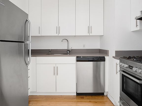 5th image of 60 W 14th St APT 4C