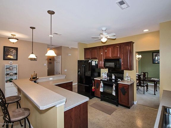 5th image of 6 Woodview Dr