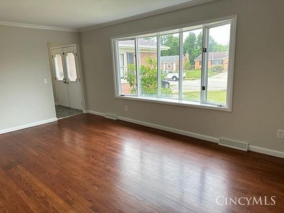 3rd image of 1934 Fullerton Dr
