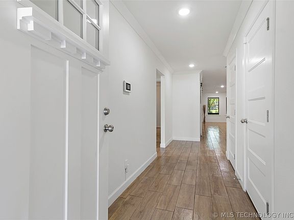 3rd image of 606 N 9th St