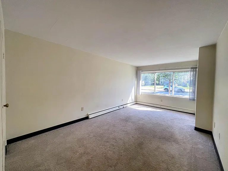 427 4th St SE #105 — Photo 6