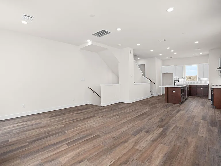 3905 Pinemont Dr #F — Photo 14