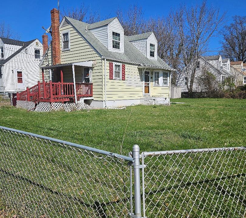 1st image of 629 Larchmont Ave