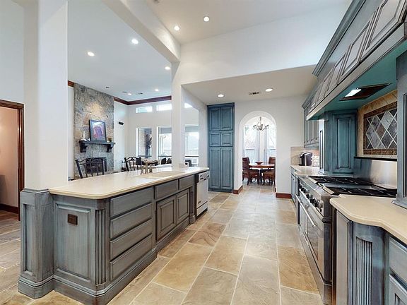 4th image of 8608 Glenmont Dr