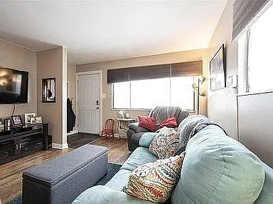 3 bed, 1008 sqft, $1,745 — Photo 3