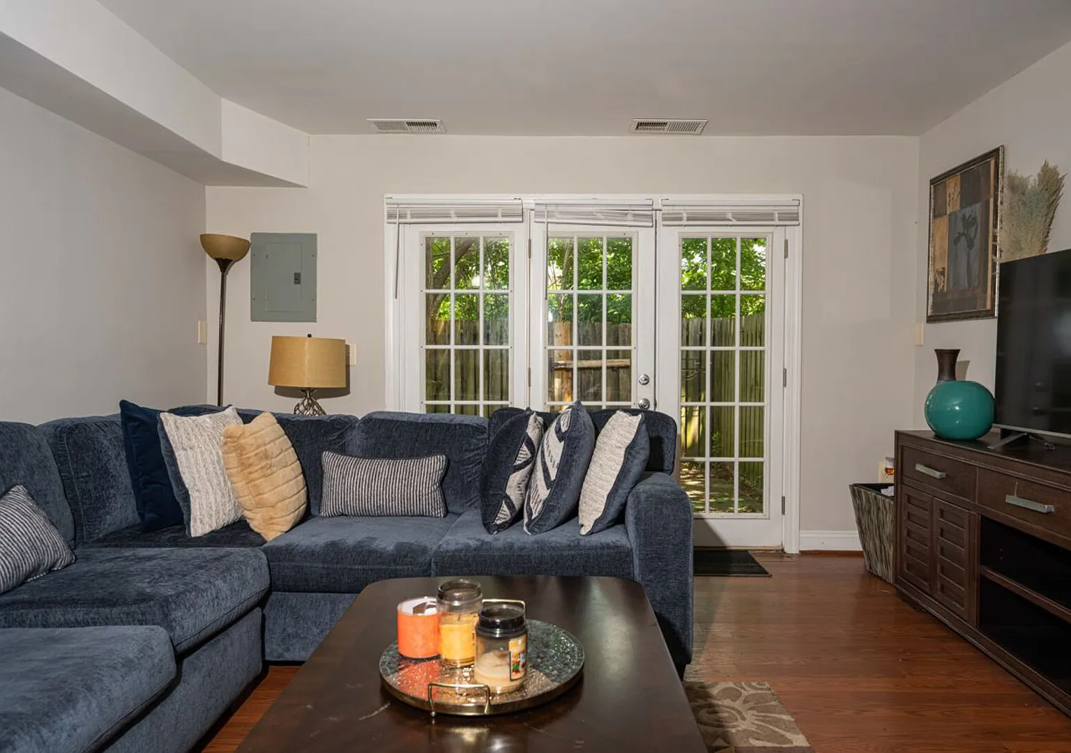 Cozy 2 Bedrooms Condo — Photo 1