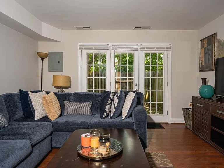 Green Oaks Ln — Photo 1