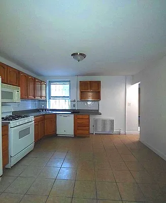 Rented by Moss Realty Company | media 23