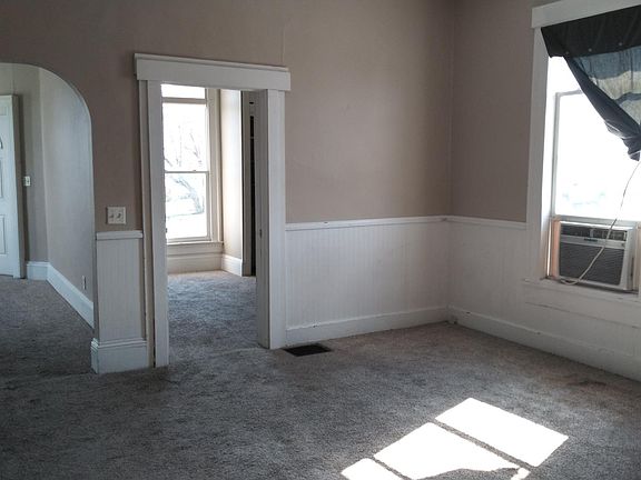2nd image of 402 E 7th St