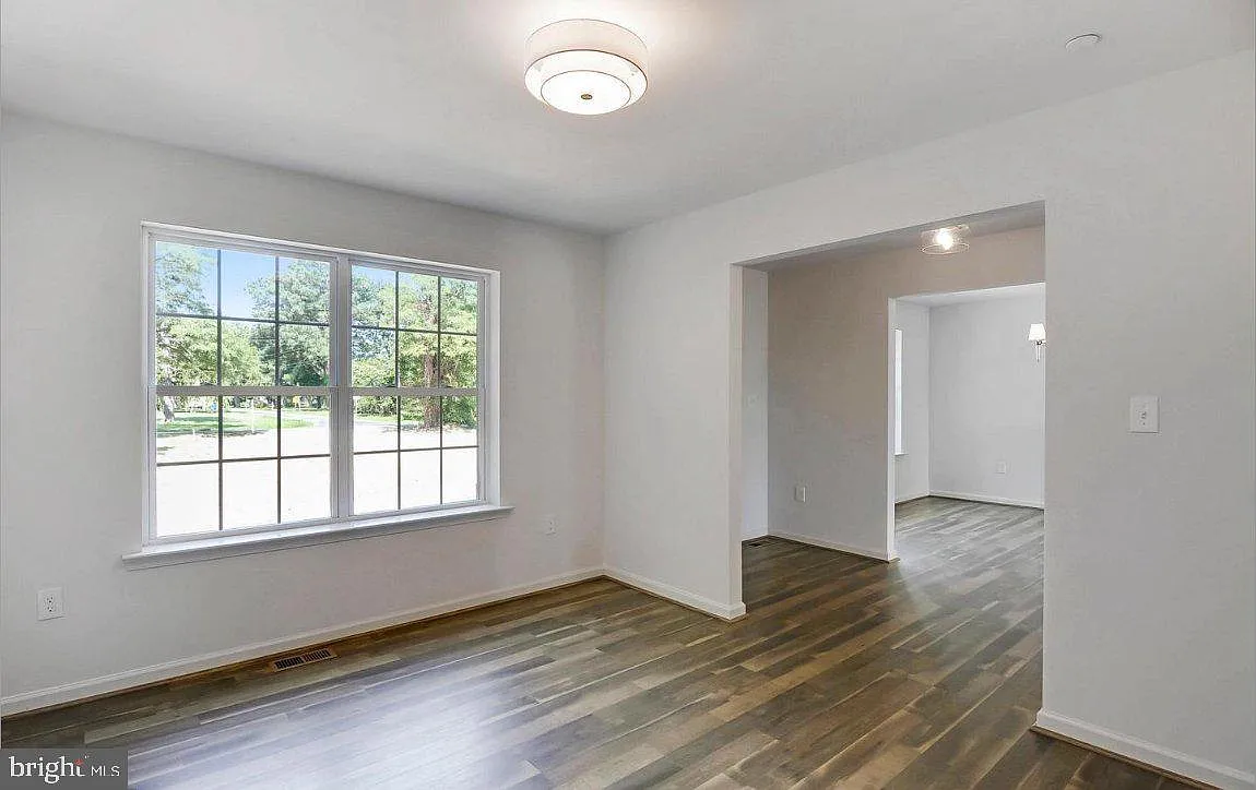 4 bed, 2.5 bath, 2760 sqft, $2,700 — Photo 4