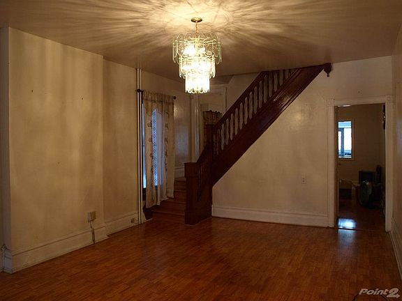 04 LIVING ROOM