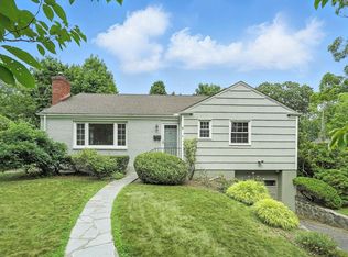 2 Forest Pl, Larchmont, NY 10538