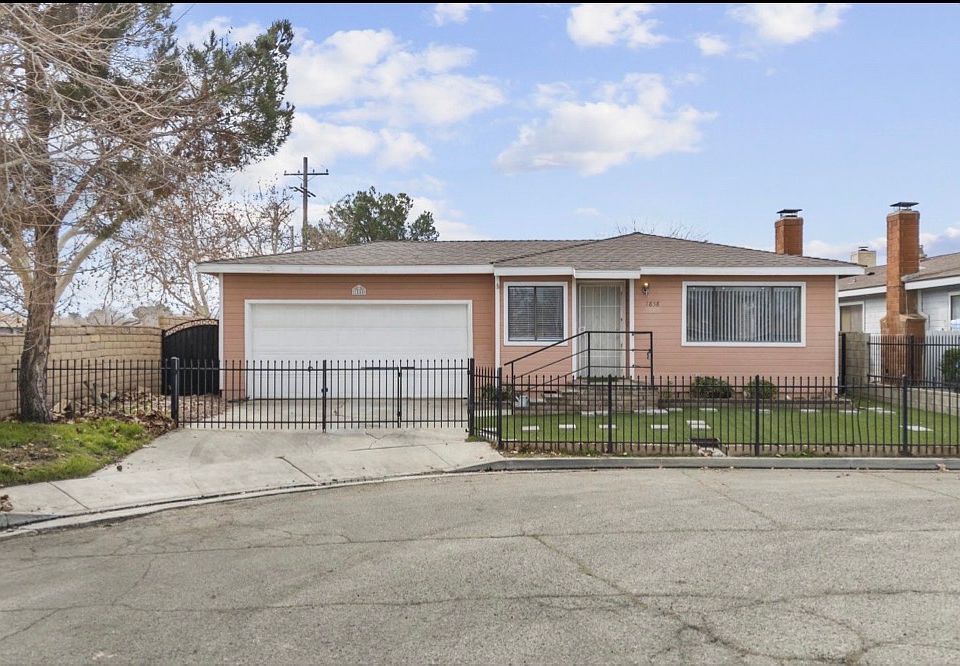 1858 Park Circle Dr