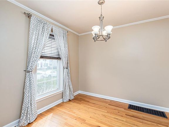 5th image of 125 Johnson Ave