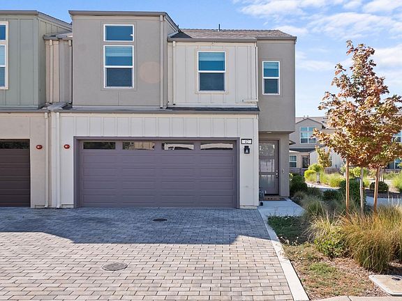 3rd image of 42 Yarrow Way