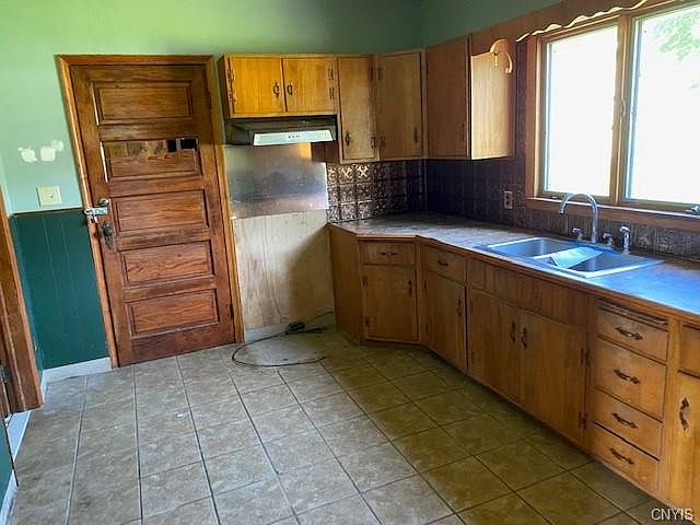2nd image of 117 College St #Ws
