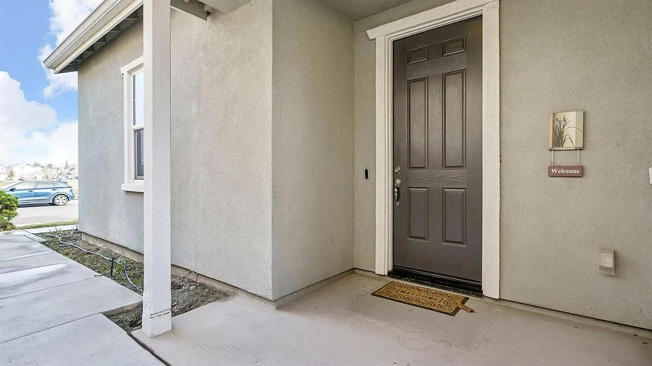 4 bed, 1614 sqft, $2,900 — Photo 2