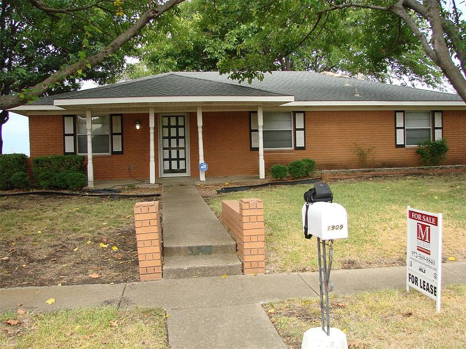 1st image of 1909 Wisteria Way