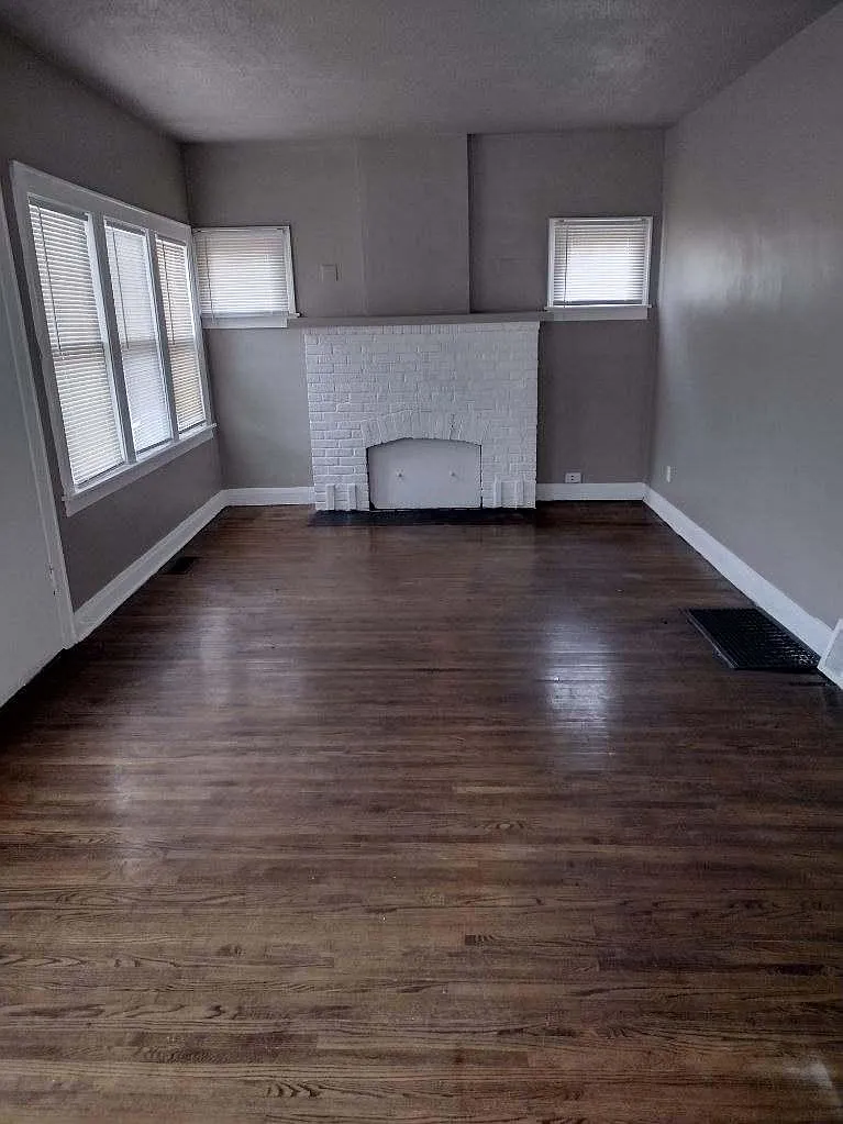 3 bed, 1056 sqft, $1,400 — Photo 2