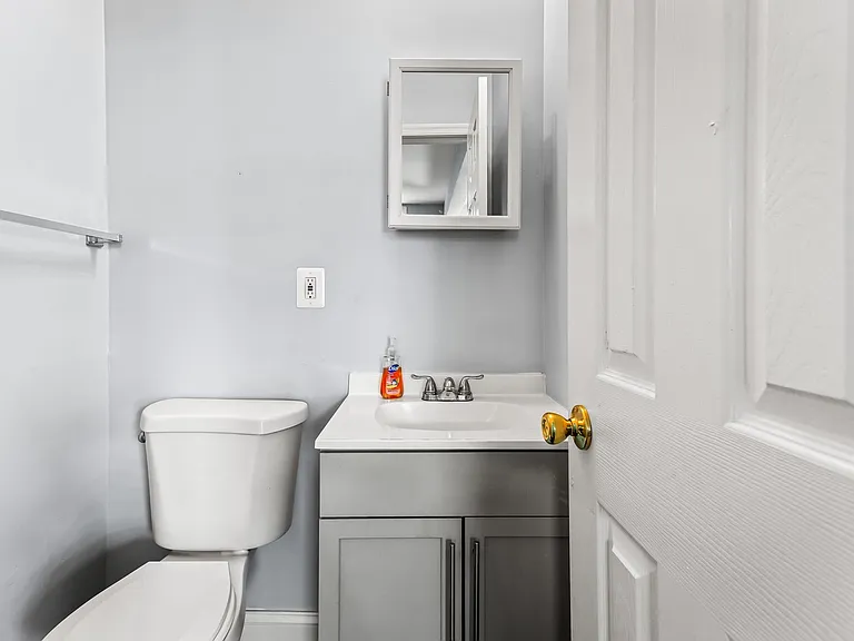 622 Melville Ave — Photo 7