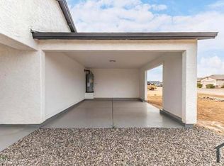 200 Gompers Cir, Morristown, AZ 85342