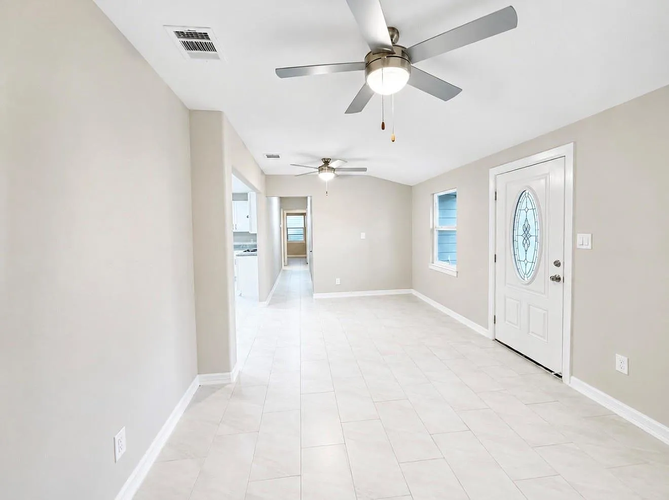 3 bed, 1.5 bath, 1484 sqft, $1,600 — Photo 4