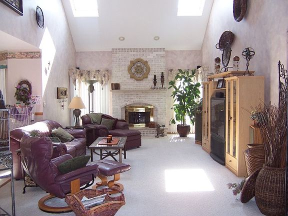 3rd image of 18324 Buckthorn Ct