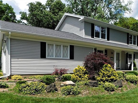 4th image of 135 Wedgewood Dr