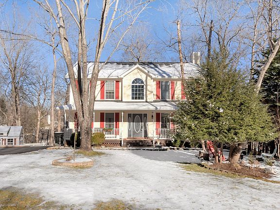 2nd image of 40 Woodlawn Dr