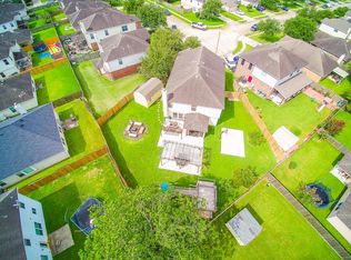302 Fallen Oak Ln, Texas City, TX 77591