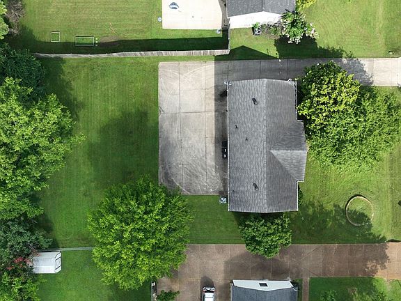 5th image of 407 Lynn Dr