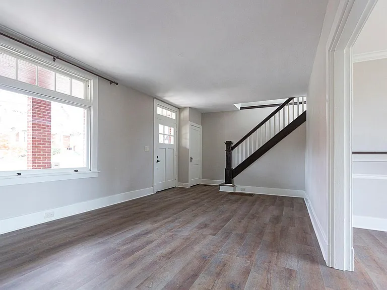 216 Edward Ave — Photo 6
