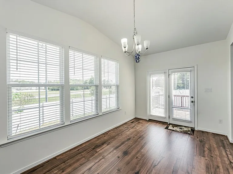 8105 Lyman Ct — Photo 17