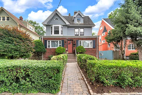 558 Argyle Ave #2 Photo 1