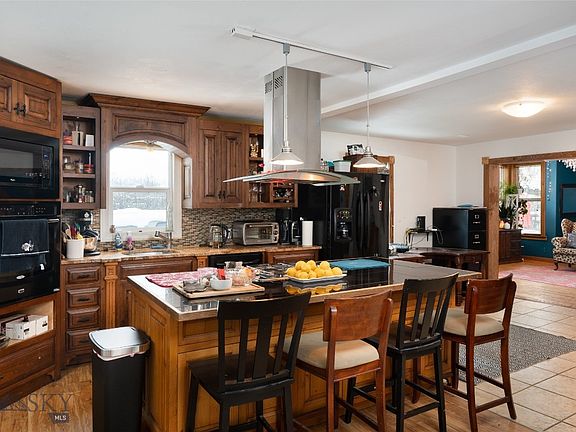 3rd image of 3205 W Babcock St