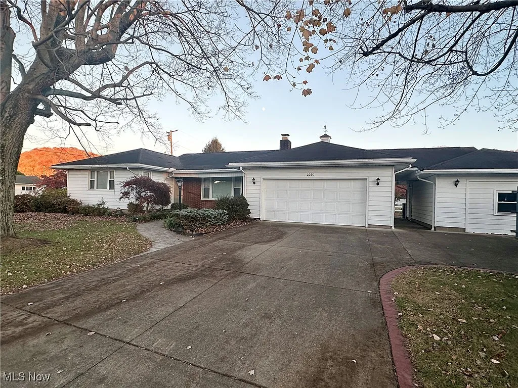 2210 Willie St photo 1