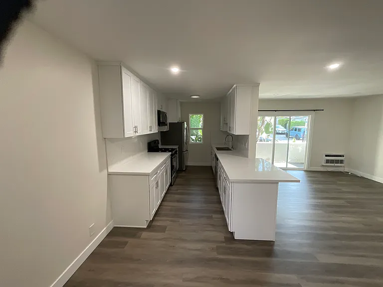 7730 Lexington Ave #102 — Photo 4