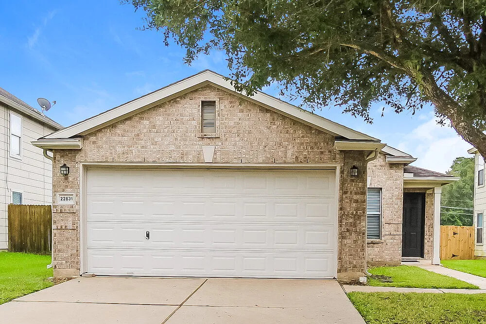 3 bed, 2.0 bath, 1326 sqft, $1,690 — Photo 1