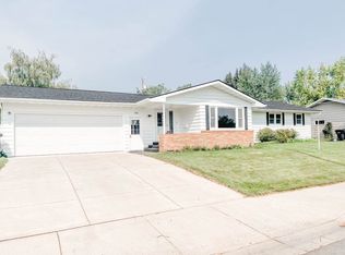 1209 Park Pl, Williston, ND 58801