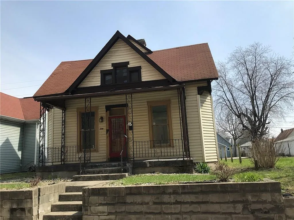2115 S East St photo 1
